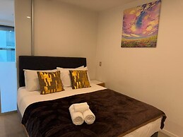 Near Sky Tower Cozy 1B Apt Close to Port