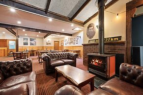 Harrietville Snowline Hotel