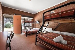Harrietville Snowline Hotel