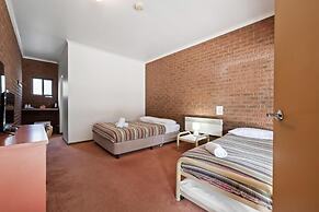 Harrietville Snowline Hotel
