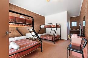 Harrietville Snowline Hotel
