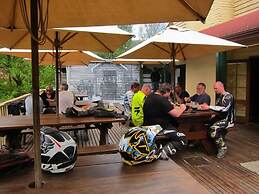 Harrietville Snowline Hotel