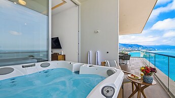 Panoramic Hot Tub Oceanview Penthouse