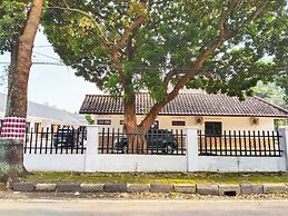 Roemah Kavaleri powered by Cocotel