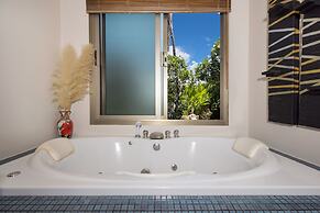 Live the Tropical Dream at Villa Mylico