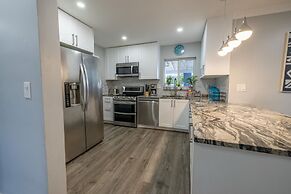 Relax Unwind 4BR Home w Pool in Hollywood
