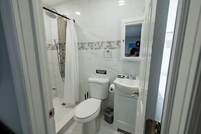 Relax Unwind 4BR Home w Pool in Hollywood