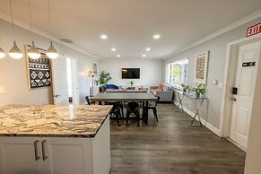 Relax Unwind 4BR Home w Pool in Hollywood