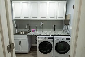 Relax Unwind 4BR Home w Pool in Hollywood