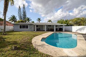 Relax Unwind 4BR Home w Pool in Hollywood