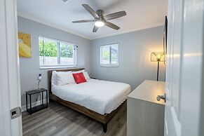 Relax Unwind 4BR Home w Pool in Hollywood