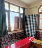 Nomadic Den Manali