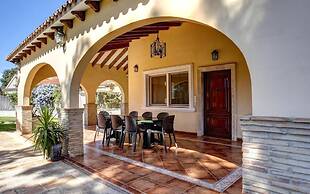 Private Pool, Garden, Barbecue and Beach Nearby