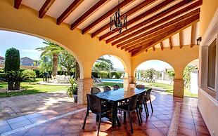 Private Pool, Garden, Barbecue and Beach Nearby