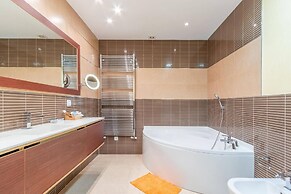 Private Pool, Garden, Barbecue and Beach Nearby