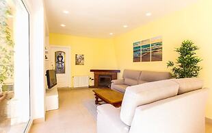 Private Pool, Garden, Barbecue and Beach Nearby