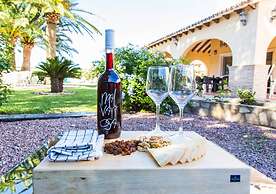 Private Pool, Garden, Barbecue and Beach Nearby