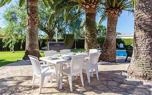 Private Pool, Garden, Barbecue and Beach Nearby