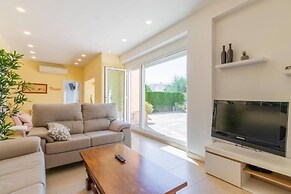 Private Pool, Garden, Barbecue and Beach Nearby