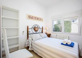 Private Pool, Garden, Barbecue and Beach Nearby