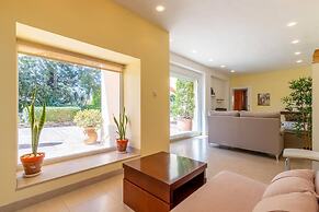 Private Pool, Garden, Barbecue and Beach Nearby