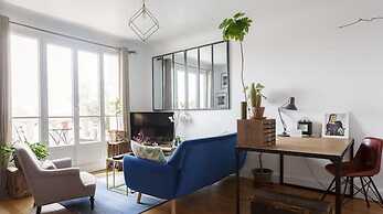 Modern Guy Moquet Citycosy