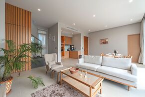 Modern 2-Level Pool Villa Long One A5