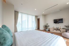 Modern 2-Level Pool Villa Long One A5