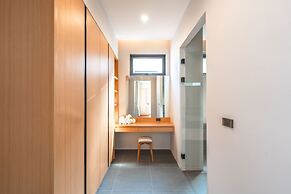 Modern 2-Level Pool Villa Long One A5