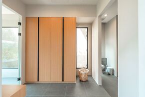 Modern 2-Level Pool Villa Long One A5