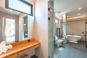 Modern 2-Level Pool Villa Long One A5