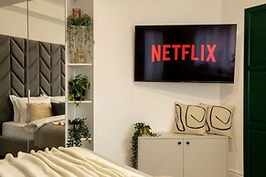 Aiastay Bucharest River Apartments