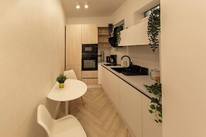 Aiastay Bucharest River Apartments