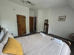 Countryside Cottage- Bulmer- Sleeps 6-pet Friendly