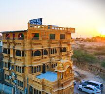 Hotel Golden Rock