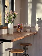 Whimple Shepherd Hut, Sleeps 2, Wood Fire & Garden