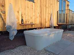 Whimple Shepherd Hut, Sleeps 2, Wood Fire & Garden