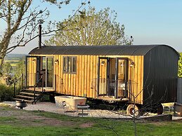 Whimple Shepherd Hut, Sleeps 2, Wood Fire & Garden