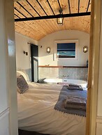 Whimple Shepherd Hut, Sleeps 2, Wood Fire & Garden