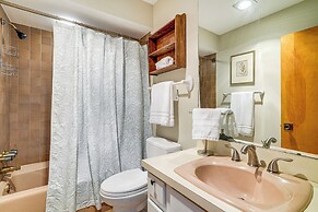 Pool Access: Scenic Condo in Wintergreen Resort!