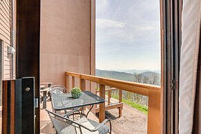 Pool Access: Scenic Condo in Wintergreen Resort!