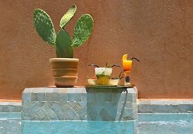 Charming Mini Riad 2 Bedrooms Shared Pool