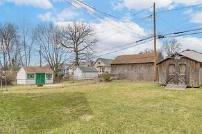 4 Mi to Universities: Quaint Parkville Apartment!