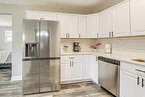 4 Mi to Universities: Quaint Parkville Apartment!