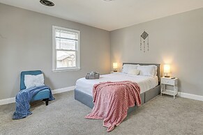 4 Mi to Universities: Quaint Parkville Apartment!