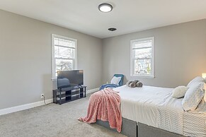 4 Mi to Universities: Quaint Parkville Apartment!