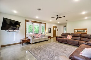Great for Groups: Family Creekside Home in Loretto