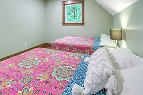 Great for Groups: Family Creekside Home in Loretto