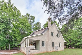 Great for Groups: Family Creekside Home in Loretto