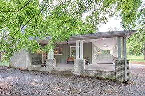 Great for Groups: Family Creekside Home in Loretto